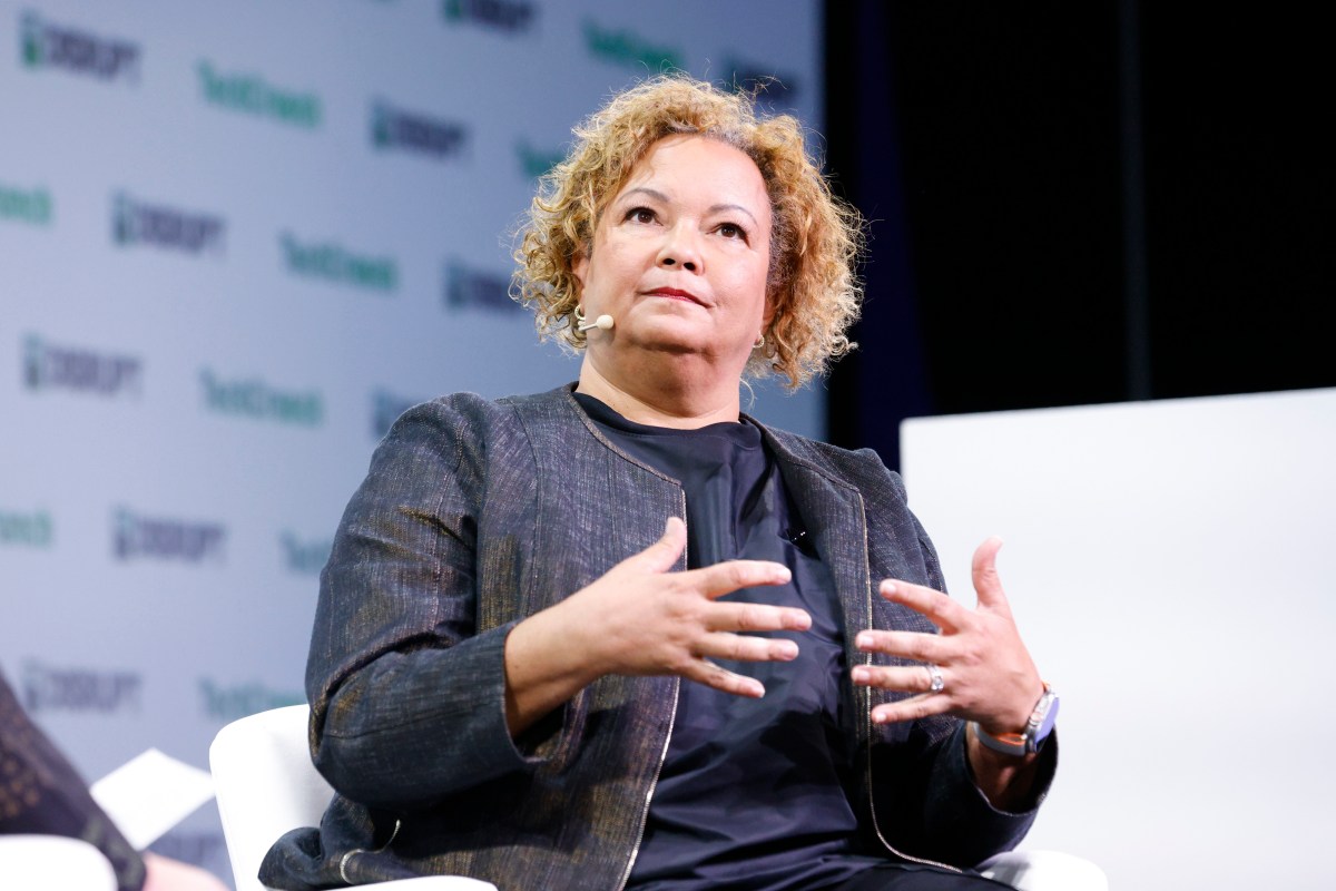 Apple Faces Executive Turnover with Departures of General Counsel and Environmental VP