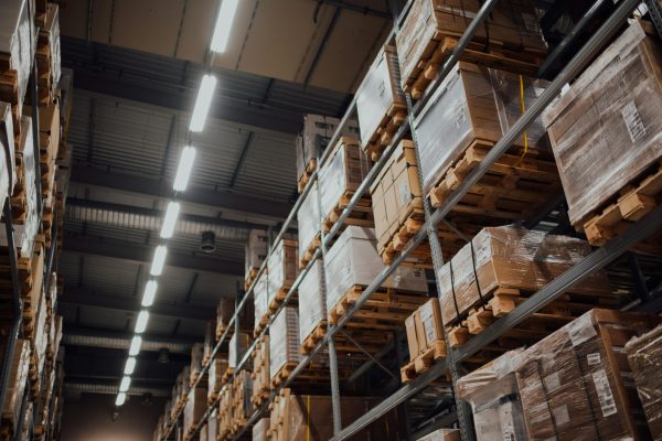 Smart Warehouses Shift from Cloud to Edge AI to Overcome Latency Challenges