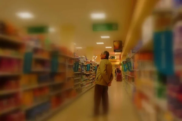 Retail Giants Embrace AI-Powered Commerce Amid Shifting Consumer Engagement