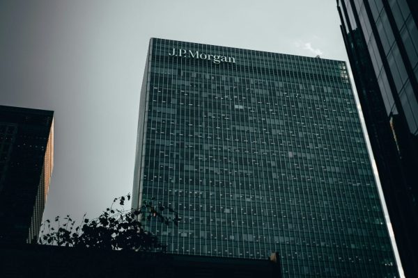 JPMorgan Integrates AI Usage Tracking Into Employee Workflow and Performance Reviews