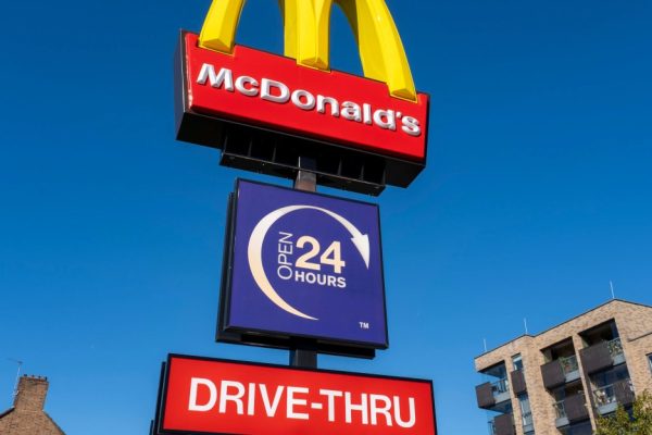 Powered Chatbots Drive Thrus Mark - AI-Powered Chatbots in Drive-Thrus Mark a New Era for Fast Food Automation