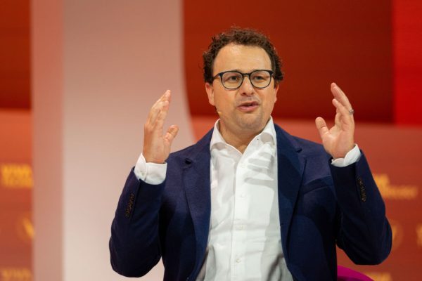 Anthropic Claude paid users - Anthropic’s Claude Gains Ground Among Paid AI Users, Challenging ChatGPT’s Market Dominance