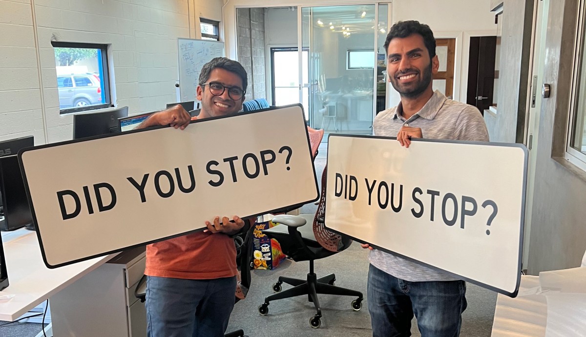 Obvio stop sign cameras - Obvio Deploys AI-Powered Cameras to Enhance Pedestrian Safety at Stop Signs